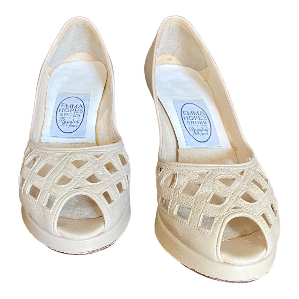 Emma Hope’s Off White Leather Open Toed Heels Sz 37.5
